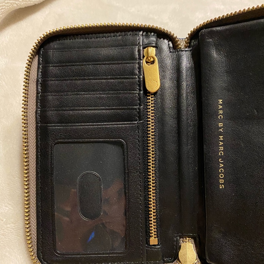 Marc by Marc Jacobs phone wallet/wristlet - Picture 5 of 8